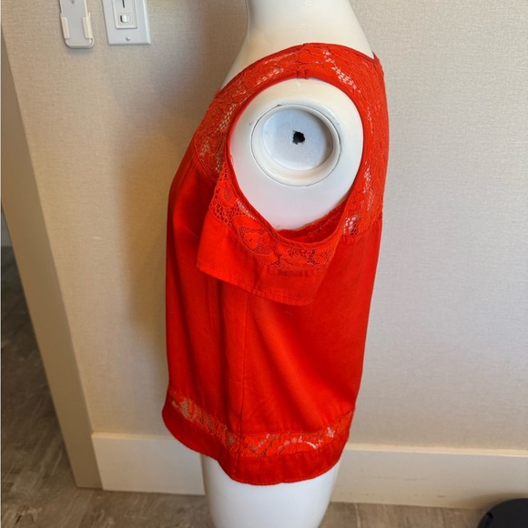 Bebe Red Cut Out Short Sleeve Blouse - Picture 3 of 5